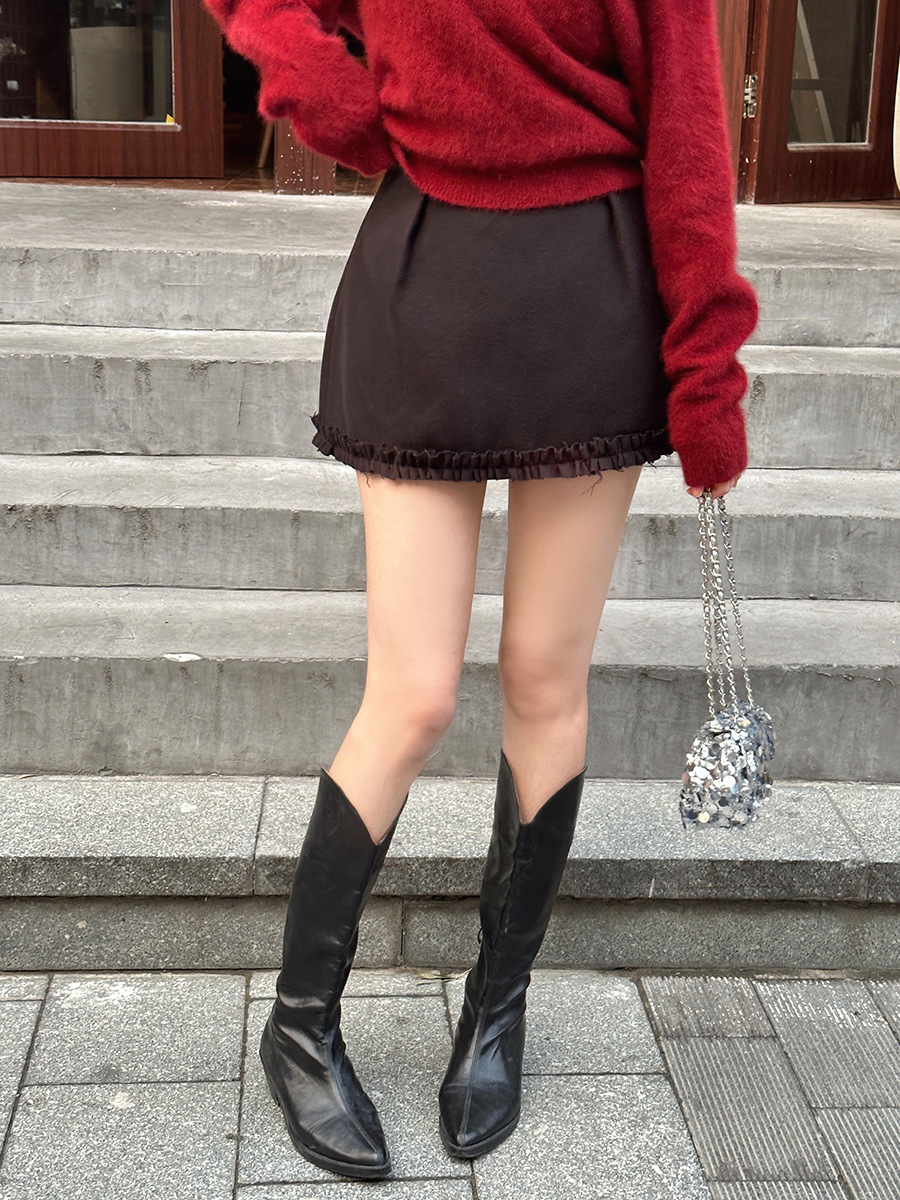 Elegant Black Pleated Skirt with Ruffled Hem - Versatile Waist-High Design