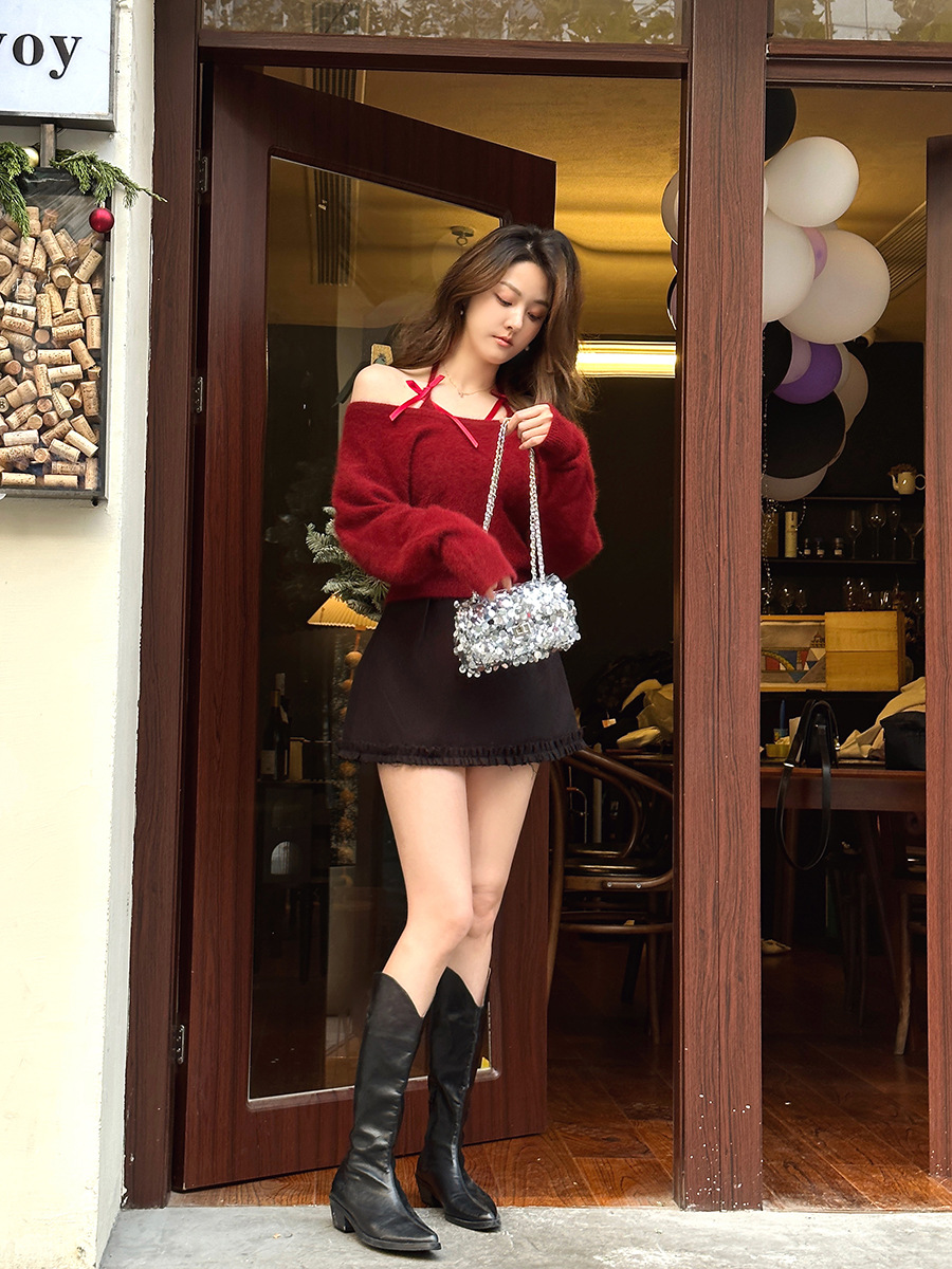 Elegant Black Pleated Skirt with Ruffled Hem - Versatile Waist-High Design