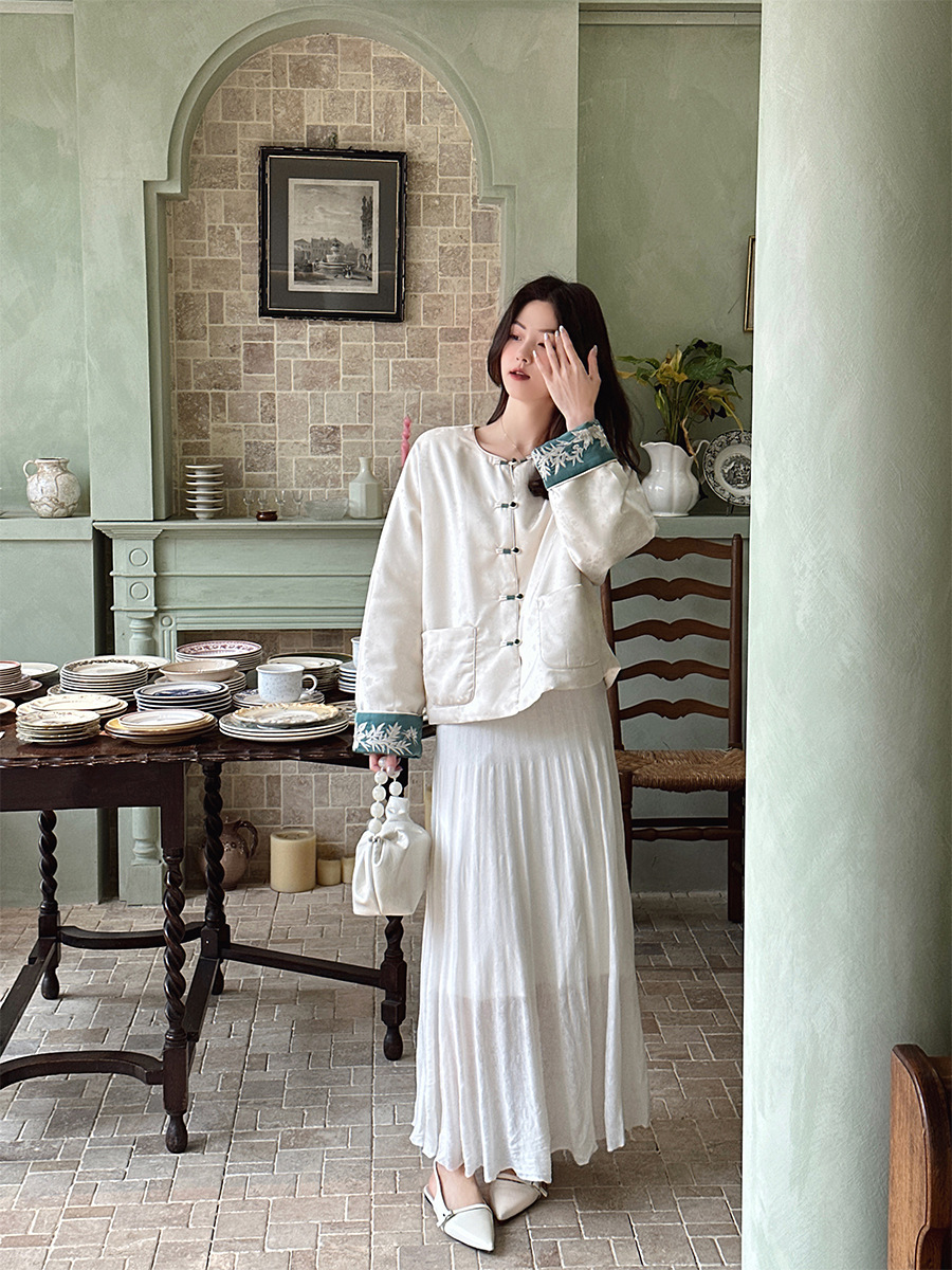 Elegant White Pleated Maxi Skirt - Flowing Versatility