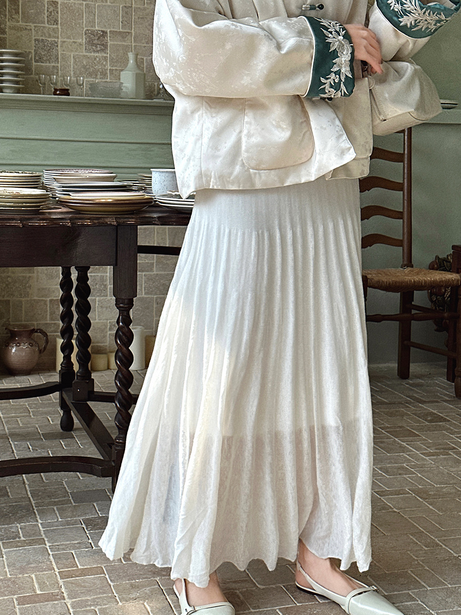 Elegant White Pleated Maxi Skirt - Flowing Versatility