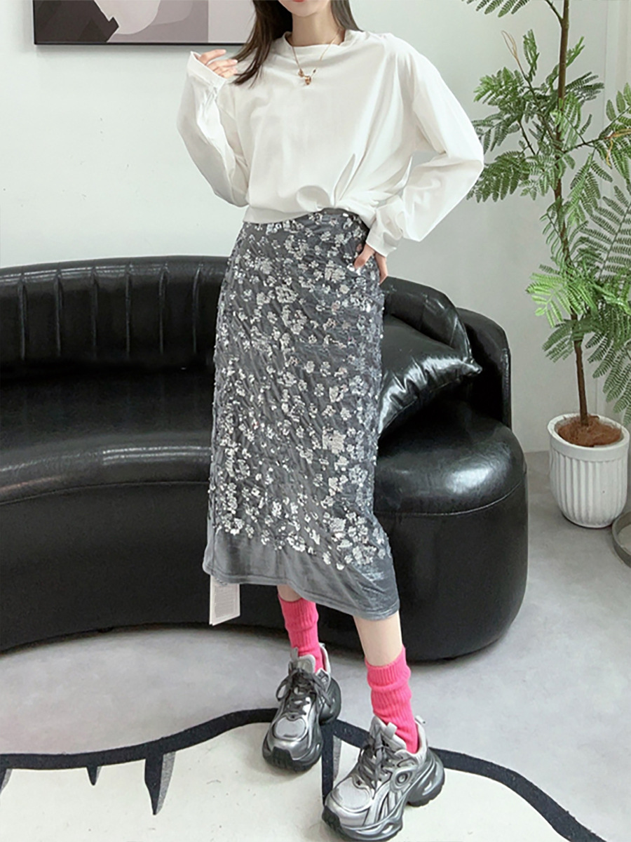 Elegant Black Sequined Midi Skirt - Versatile Sparkling Silhouette