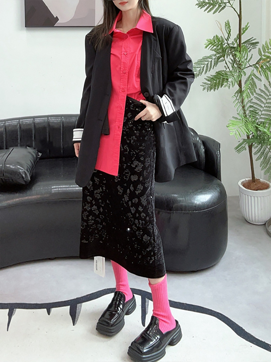 Elegant Black Sequined Midi Skirt - Versatile Sparkling Silhouette