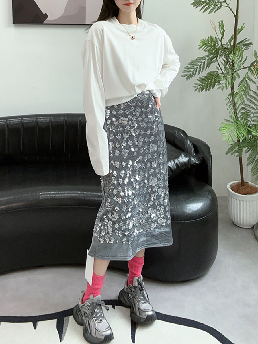 Elegant Black Sequined Midi Skirt - Versatile Sparkling Silhouette