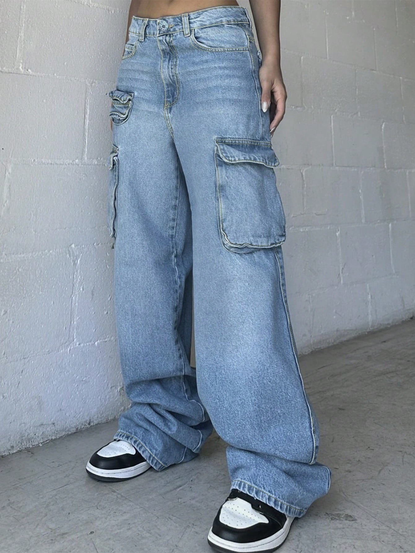 Multi Pocket Straight Leg Loose Wide Leg Jeans - Functional and Stylish Denim for Women