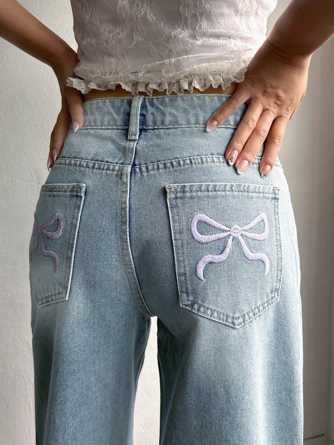 Bow Pocket Embroidered Jeans - Chic and Stylish Denim with Bow Detail for a Fashionable Look