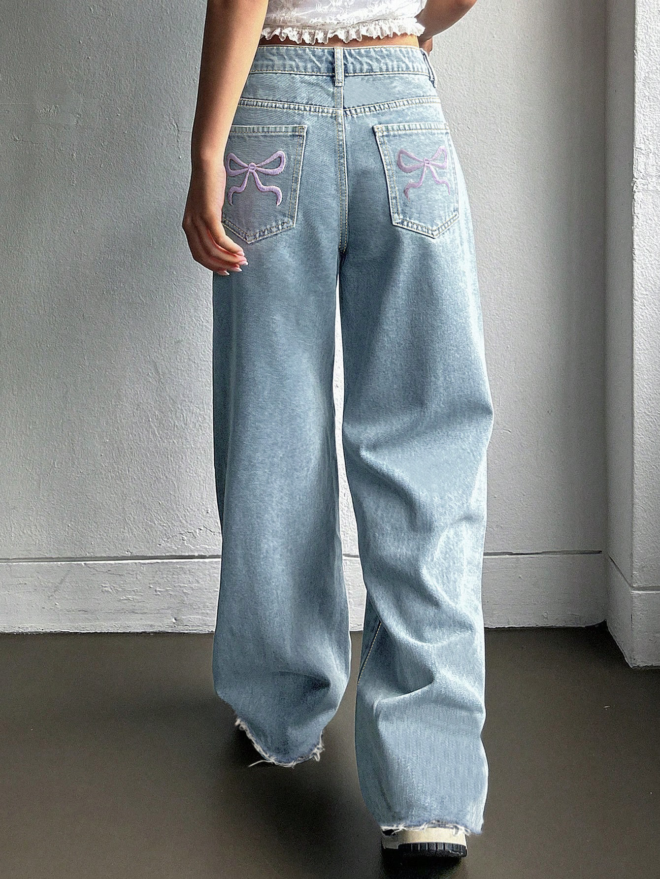 Bow Pocket Embroidered Jeans - Chic and Stylish Denim with Bow Detail for a Fashionable Look