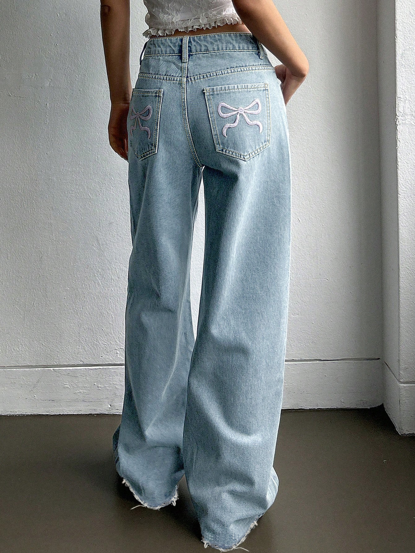 Bow Pocket Embroidered Jeans - Chic and Stylish Denim with Bow Detail for a Fashionable Look