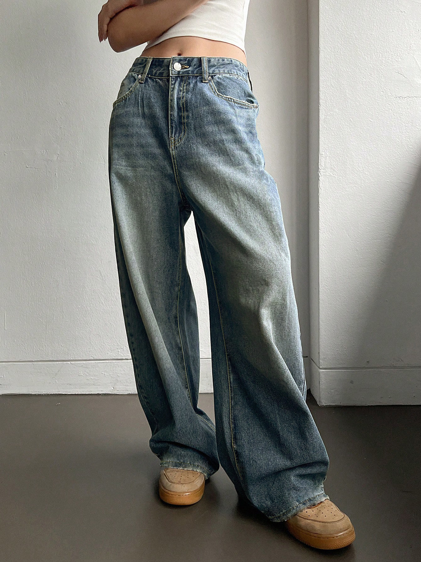 Bow Print Wide Leg Jeans - Stylish and Flattering Denim for Women