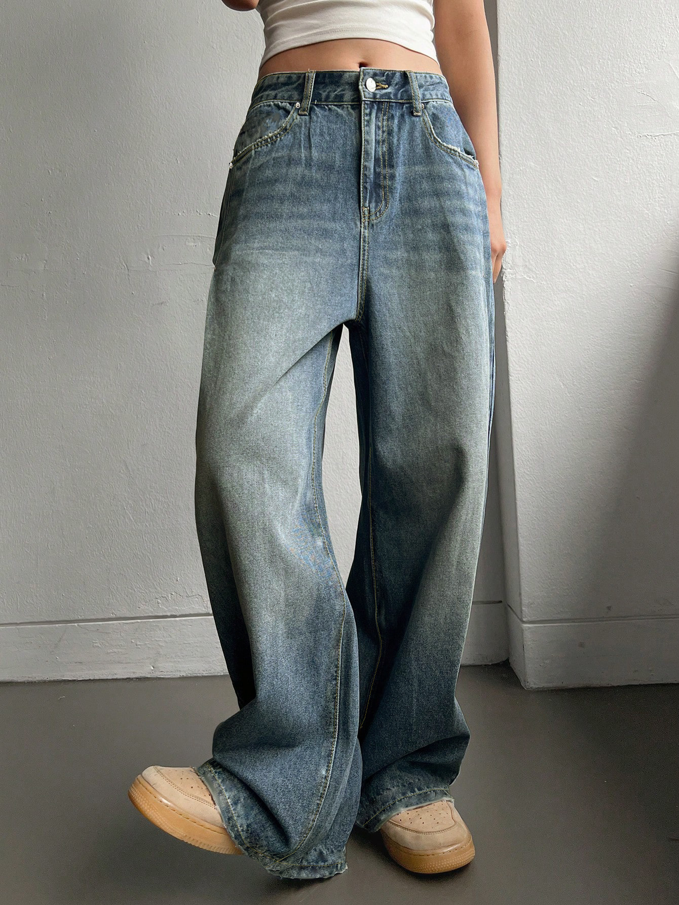 Bow Print Wide Leg Jeans - Stylish and Flattering Denim for Women