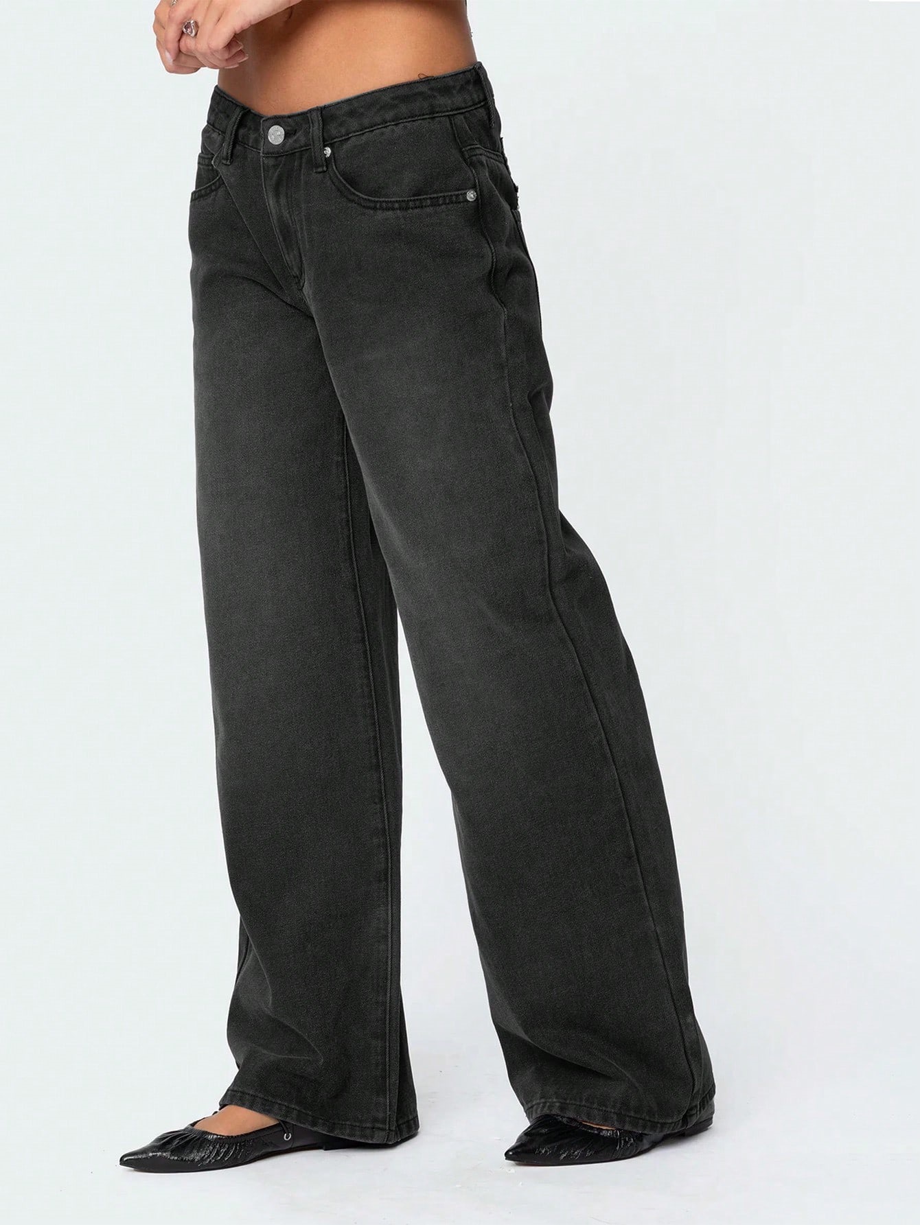 Embroidered Patch Loose Jeans - Stylish and Comfortable Denim for Women 01