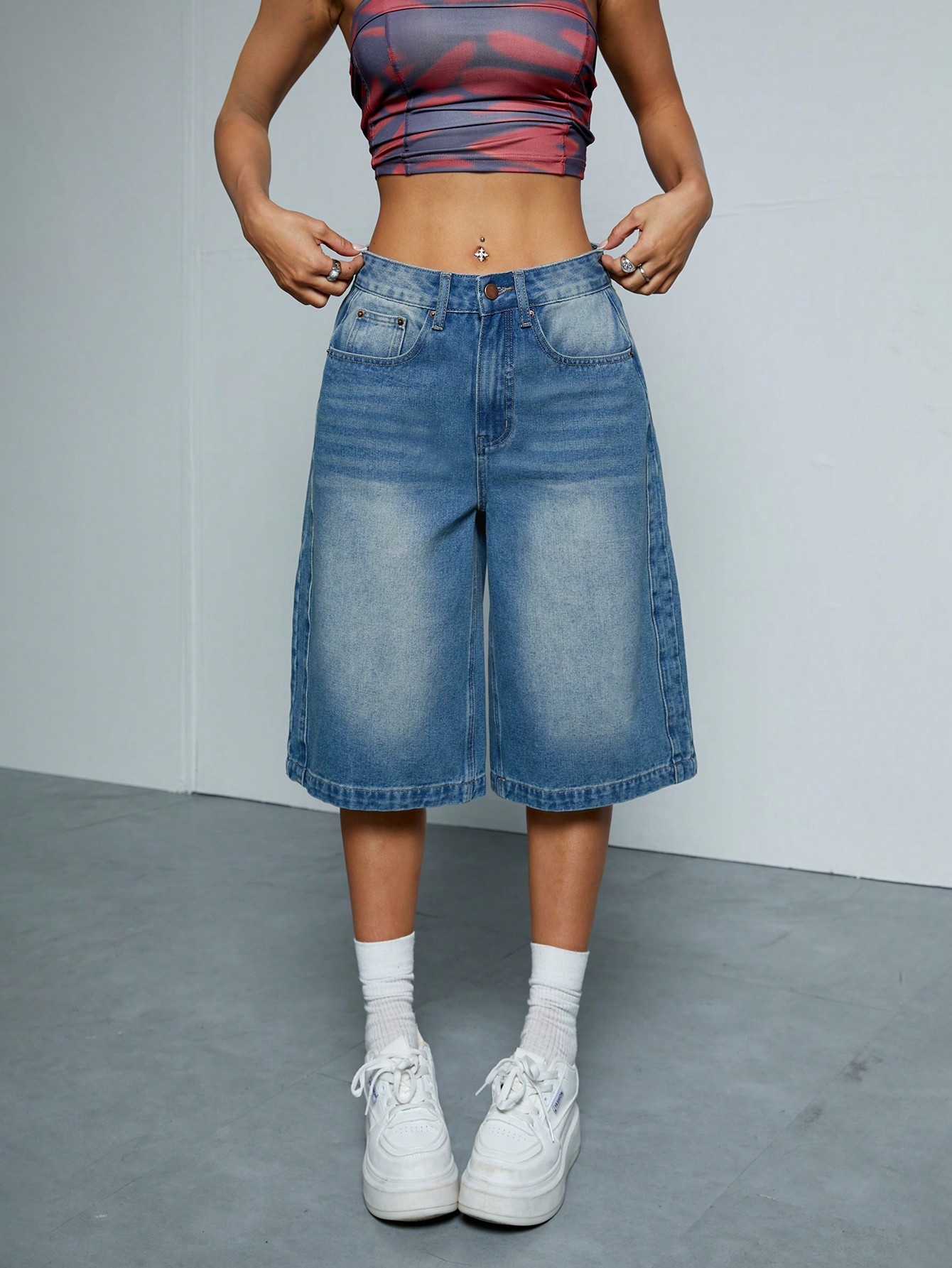 Retro Blue Washed Straight Leg Denim Shorts - Vintage-Inspired and Fashionable Shorts for Women 01