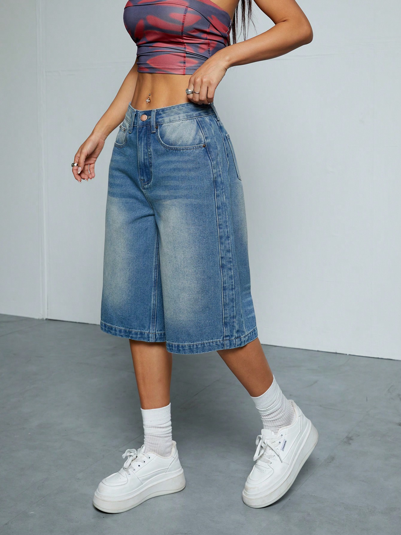 Retro Blue Washed Straight Leg Denim Shorts - Vintage-Inspired and Fashionable Shorts for Women 02