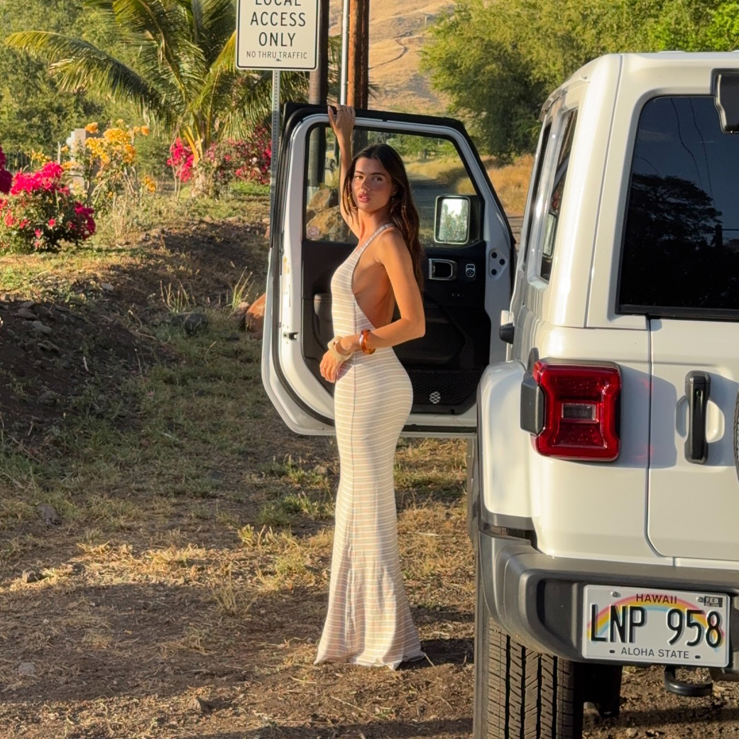 Elegant Striped V-Neck Maxi Dress – Versatile & Flattering